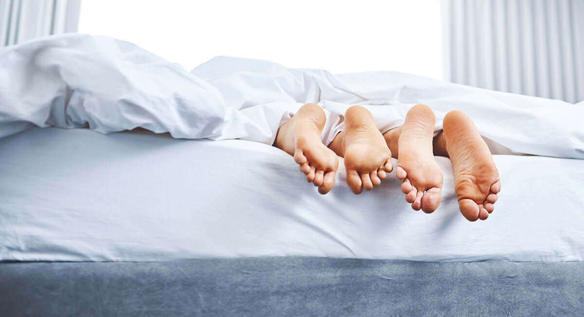 Bett wo Füße rausstehen
