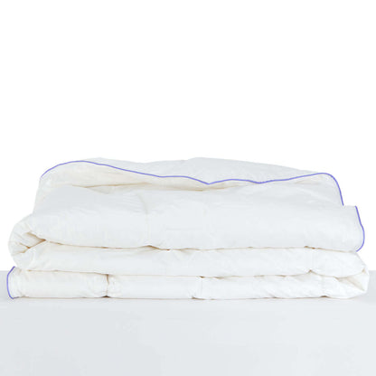 Daunendecke Nordic by QUQON, showcasing luxurious German craftsmanship and sustainable comfort.