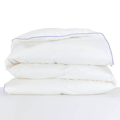 Luxurious Daunendecke Nordic duvet by QUQON showcasing premium craftsmanship and sustainable materials from Germany.