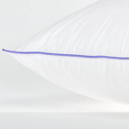Luxurious white Daunenkissen Nordic with elegant blue piping, showcasing expert German craftsmanship for superior comfort and durability.