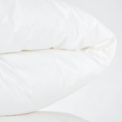 Luxurious Daunendecke De Luxe duvet with premium Austrian goose down filling for superior warmth and comfort.
