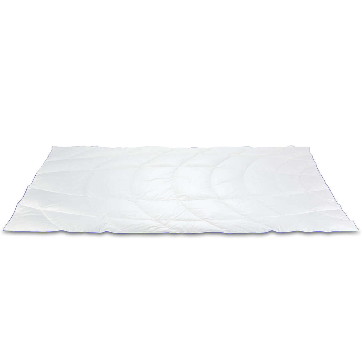 Luxurious white Daunendecke De Luxe comforter filled with premium Austrian goose down for exceptional warmth and softness.