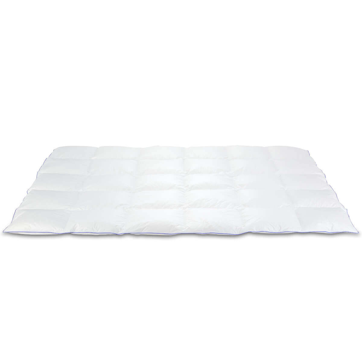 Luxurious Daunendecke De Luxe filled with premium Austrian goose down, offering exceptional warmth and comfort.