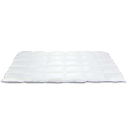 Luxurious Daunendecke De Luxe filled with premium Austrian goose down, offering exceptional warmth and comfort.