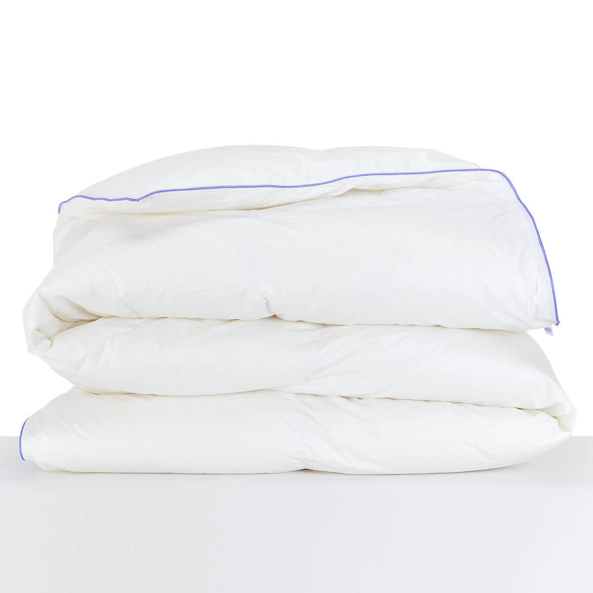 Luxurious Daunendecke De Luxe quilt filled with Austrian goose down showcasing soft, fluffy comfort and premium quality.