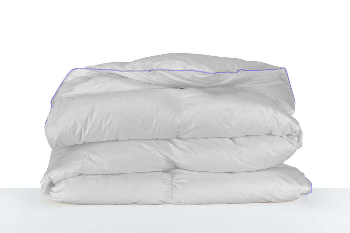 Luxurious Eiderdaunendecke Royal duvet with premium Icelandic eiderdown for ultimate sleep comfort.
