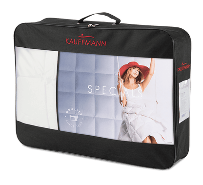 "Kauffmann Norddaune Daunendecke Verpackung mit elegantem Design und Qualitätssiegel"